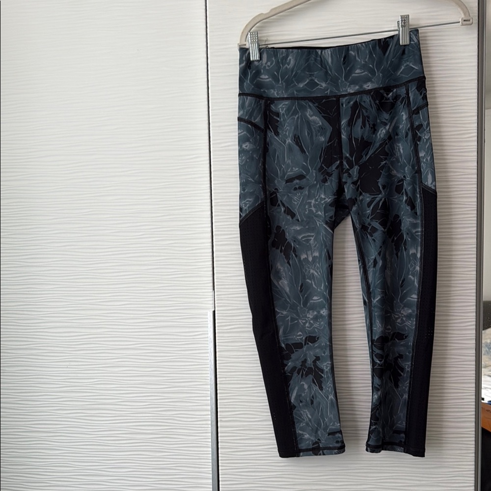 Sweaty Betty Black and Green Gray Patterned Leggings sz S